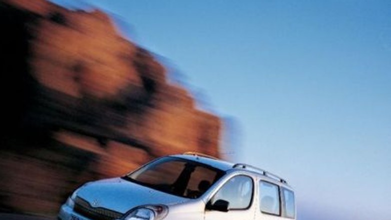 Toyota Yaris Verso - Miejsce na... zastanowienie