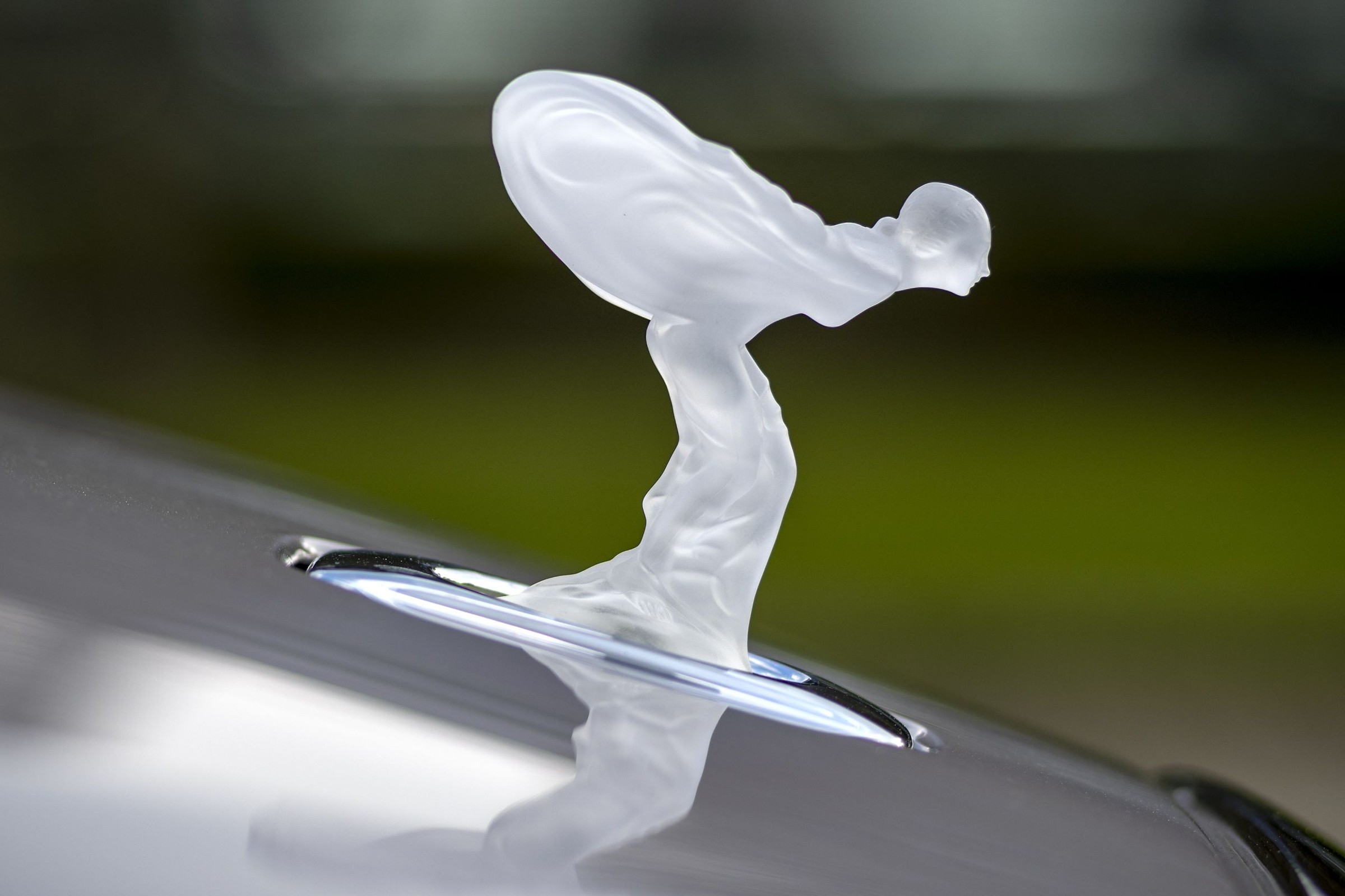 Ile lat mają klienci Rolls-Royce'a w Polsce? Jak nim jeżdżą? Odpowiedzi totalnie mnie zaskoczyły