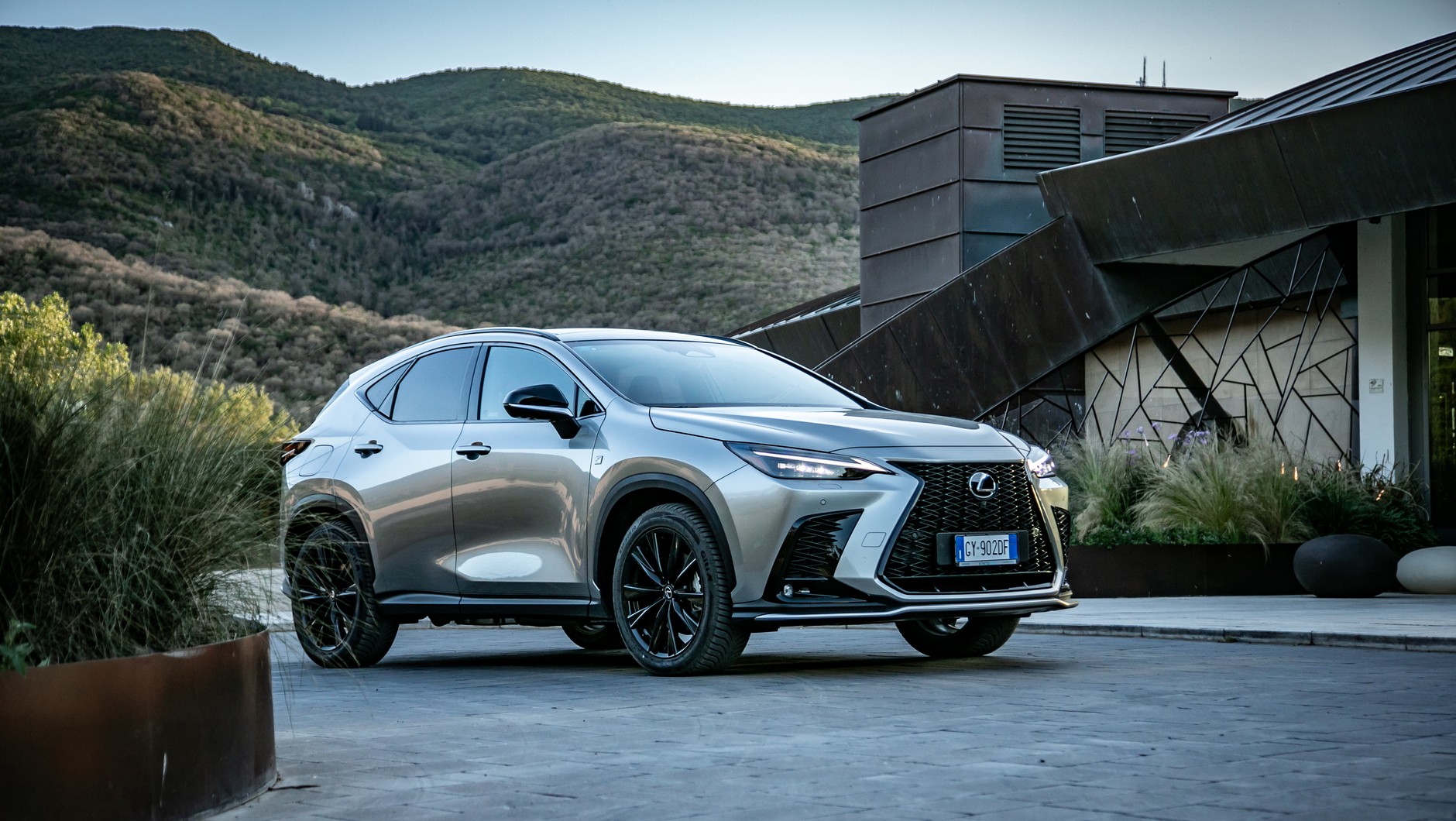 Lexus NX 450h plus
