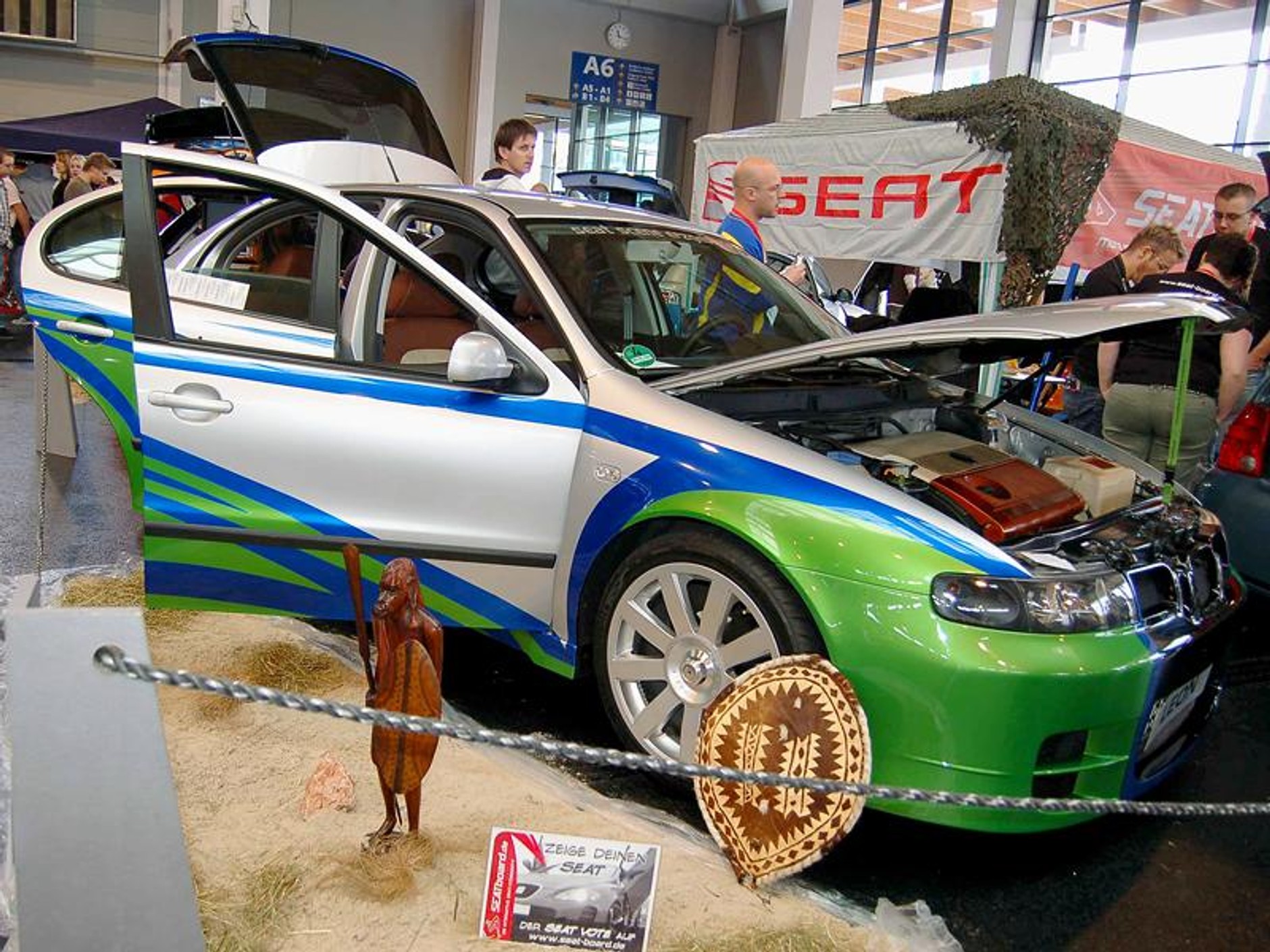 Tuning World Bodensee 2008: Golfy, drifting i dziewczyny -  fotogaleria (2)