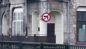 Czy można zawracać na zakazie skrętu w lewo? A na tzw. sygnalizatorach S-3?