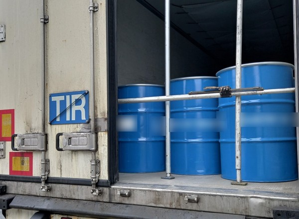 Wiózł beczki do Rosji. Inspektorzy zatrzymali go na autostradzie A2