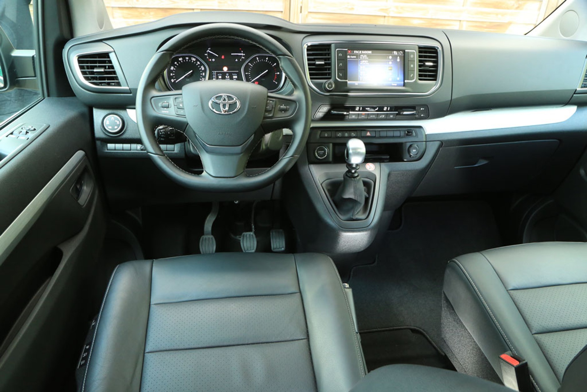 Toyota ProAce Verso Medium - pogromca Volkswagena T6?