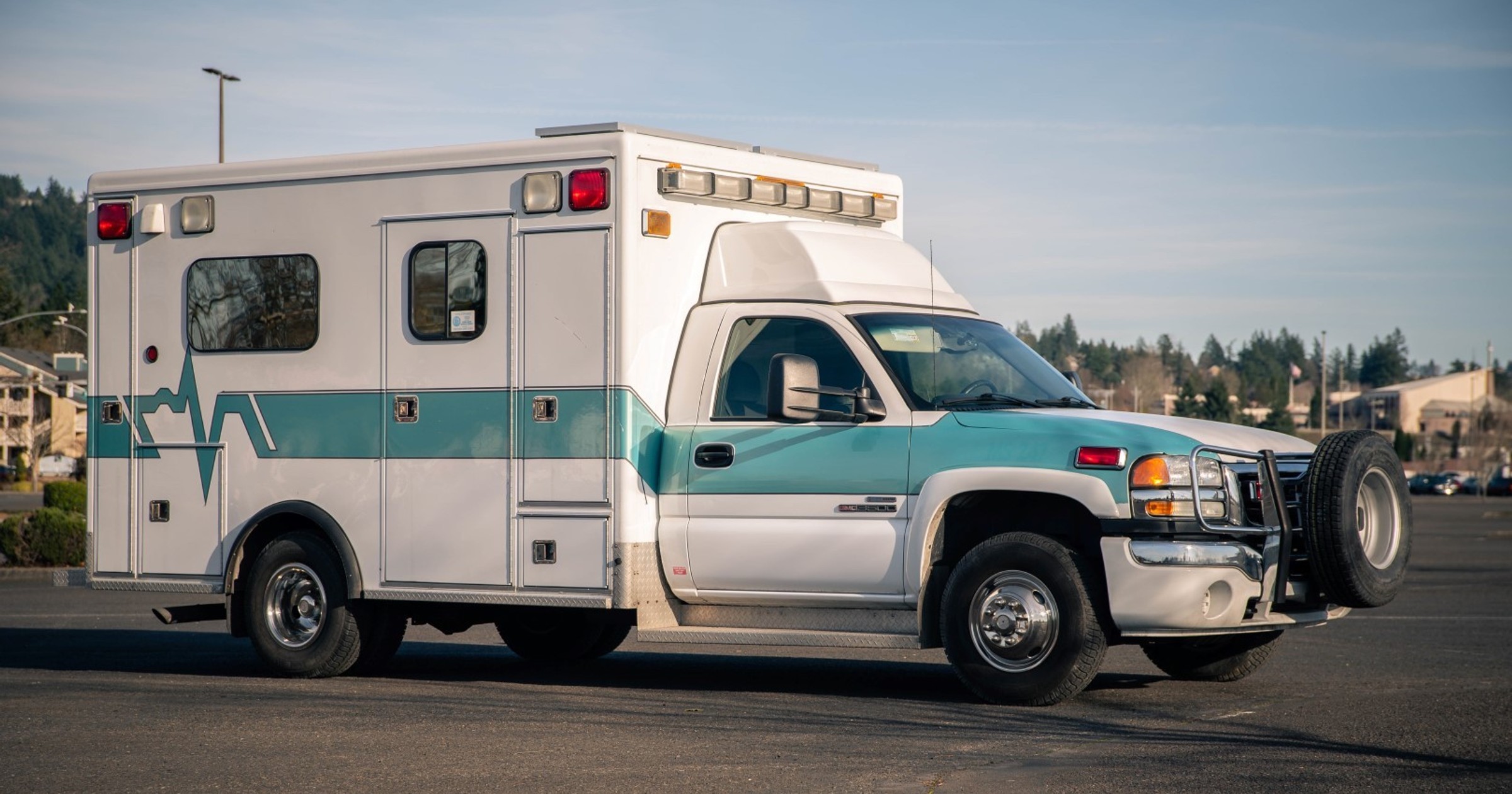 GMC 3500 4x4 – karetka jako kamper