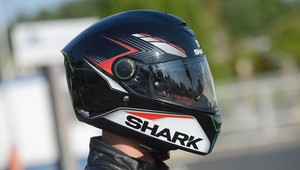 Kask Shark Skwal z blendą i diodami LED – powrót Jedi