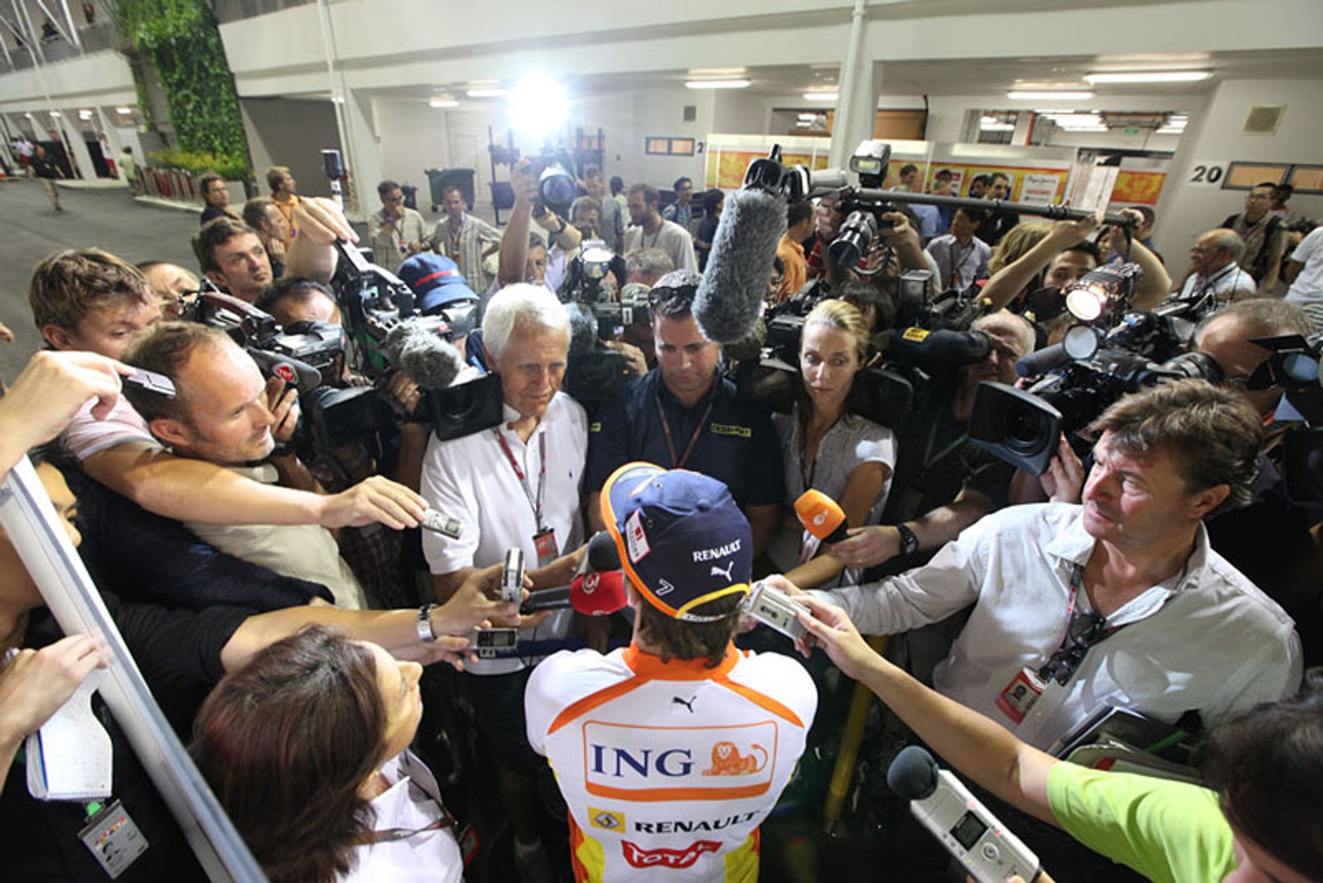 Grand Prix Singapuru 2009: sukces Hamiltona - fotogaleria Jiři Křenek