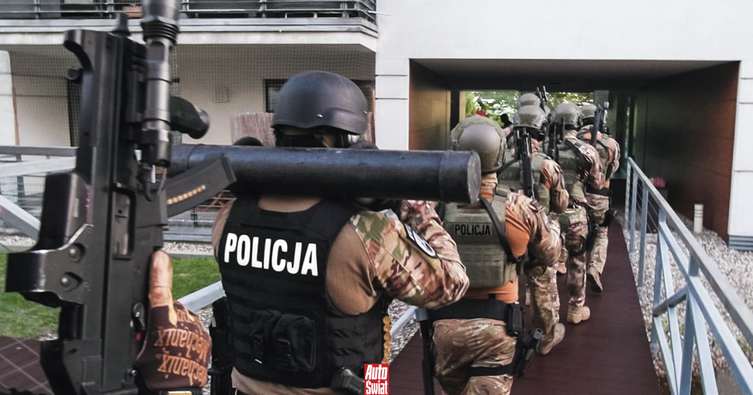 Wywieźli do Rosji i Białorusi ponad 600 luksusowych samochodów. CBŚP rozbiło grupę przestępczą