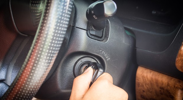 Auto nie chce zapalać na mrozie? Oto sześć typowych powodów