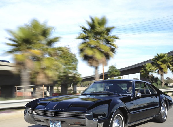 Oldsmobile Toronado: cała naprzód!