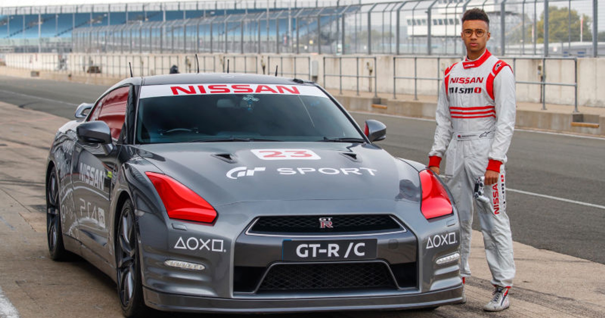 Realny Nissan GT-R sterowany.... padem od PlayStation!