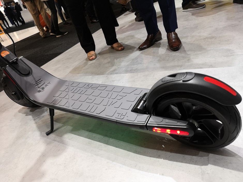 Seat podczas kongresu Smart City w Barcelonie - elektryczna hulajnoga powstała na bazie produktu Segway