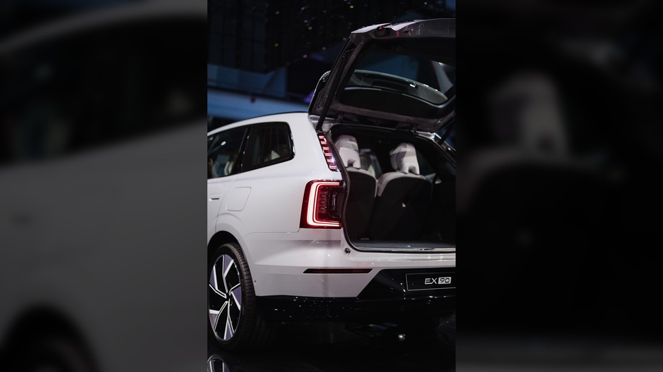 Volvo EX90