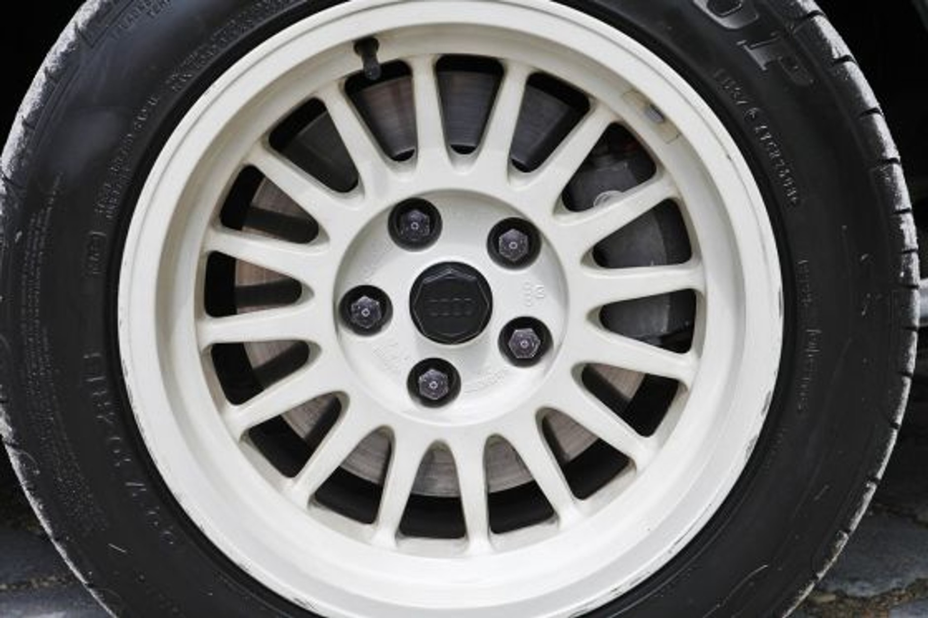 ABS i koła o szerokości 9 cali