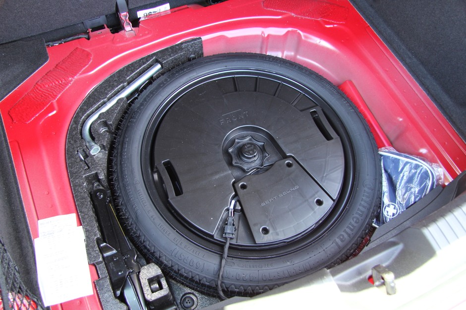 Seat Leon: subwoofer w kole zapasowym