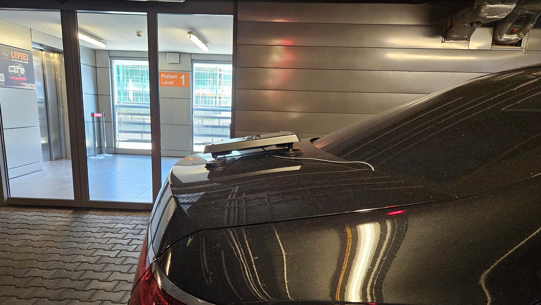 Adaptis — adapter zamontowany na bagażniku mercedesa z Ukrainy