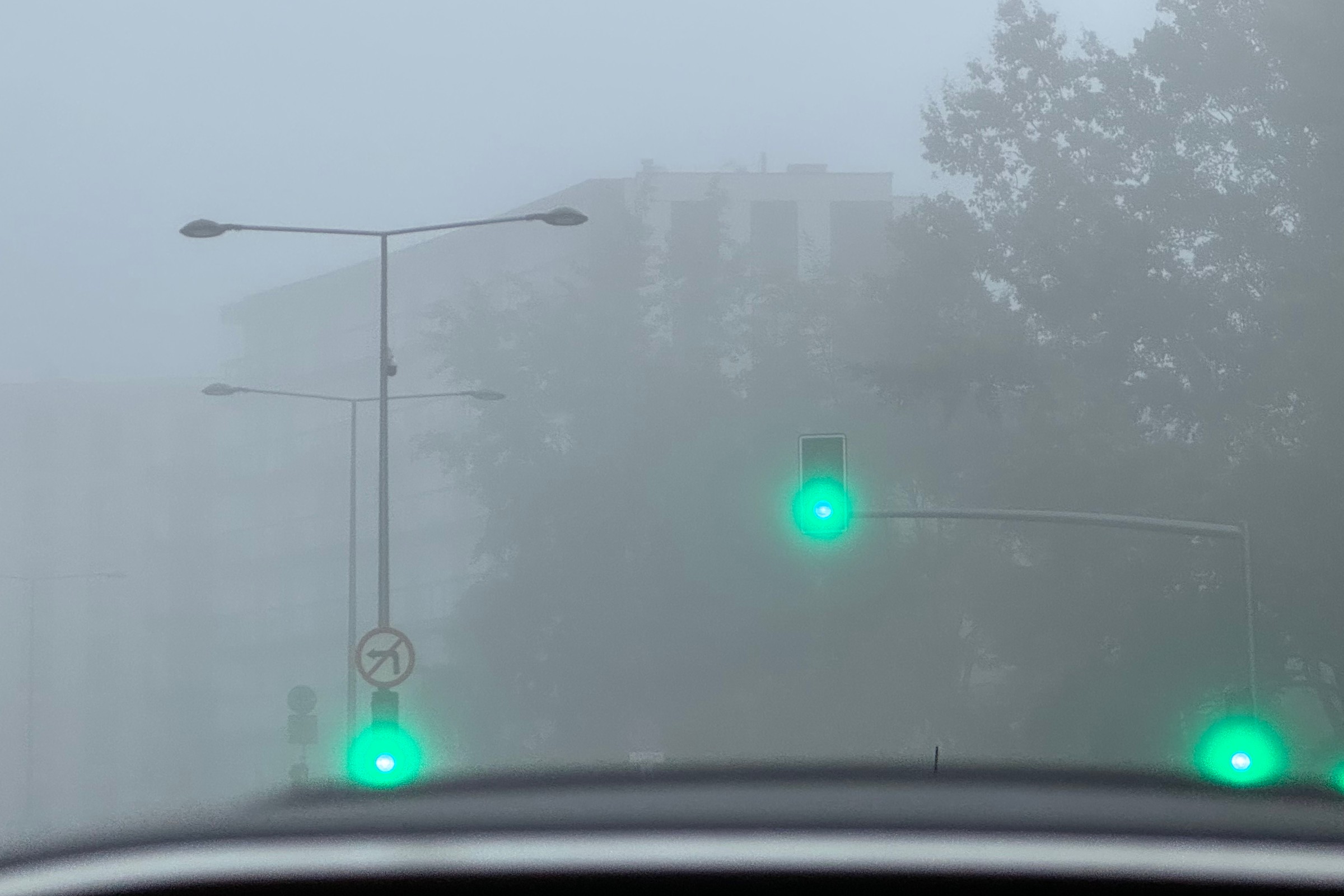 Zimą kierowcy zapominają, iż funkcja świateł nie do końca działa. Przez to rodzą się problemy