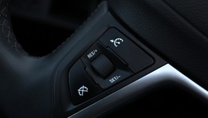 Ta funkcja to legalny antyradar. Ma ją prawie każde nowe auto