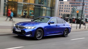BMW 330e xDrive - czy plug-in da frajdę?