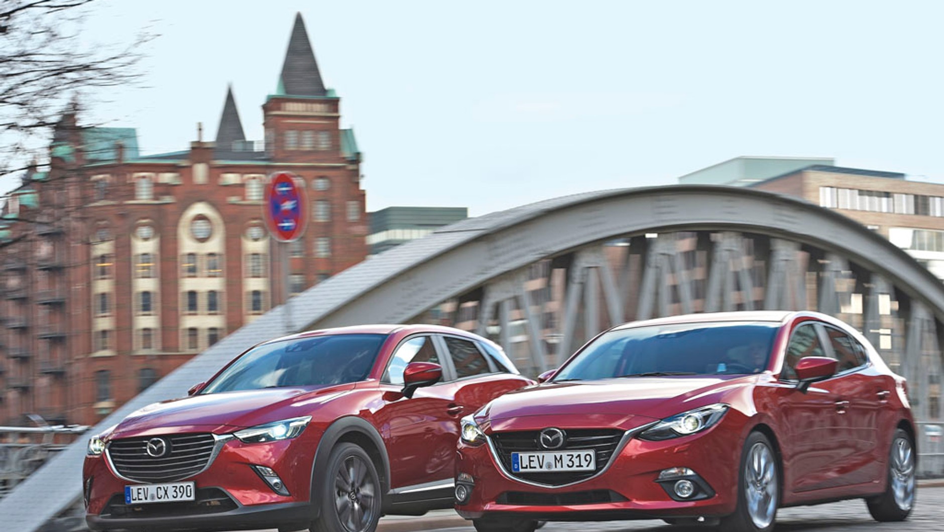 Mazda CX-3 kontra Mazda 3