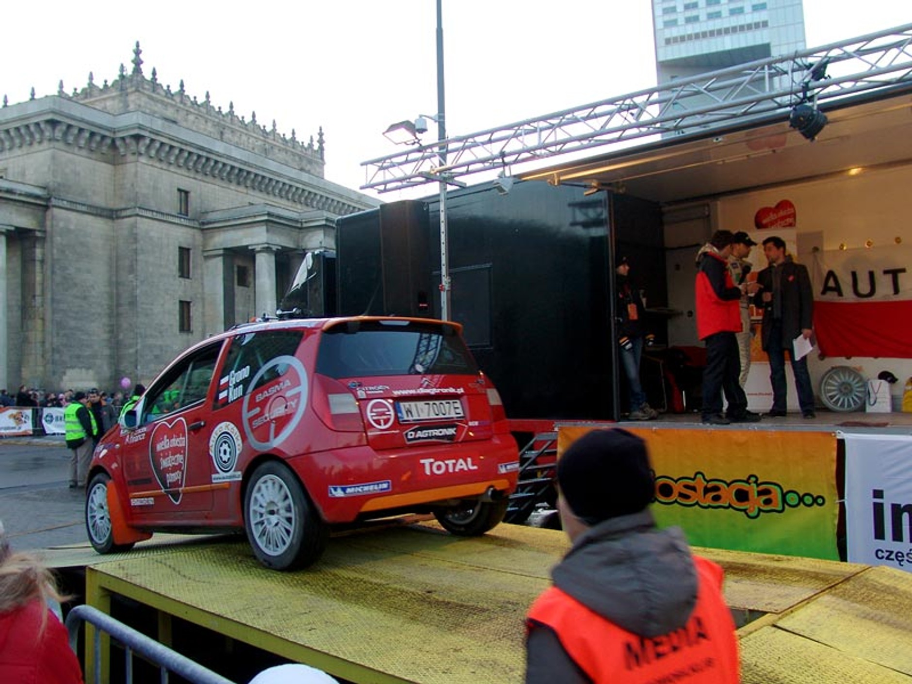 WOŚP 2008: wielki finał pod Pałacem Kultury (foto)