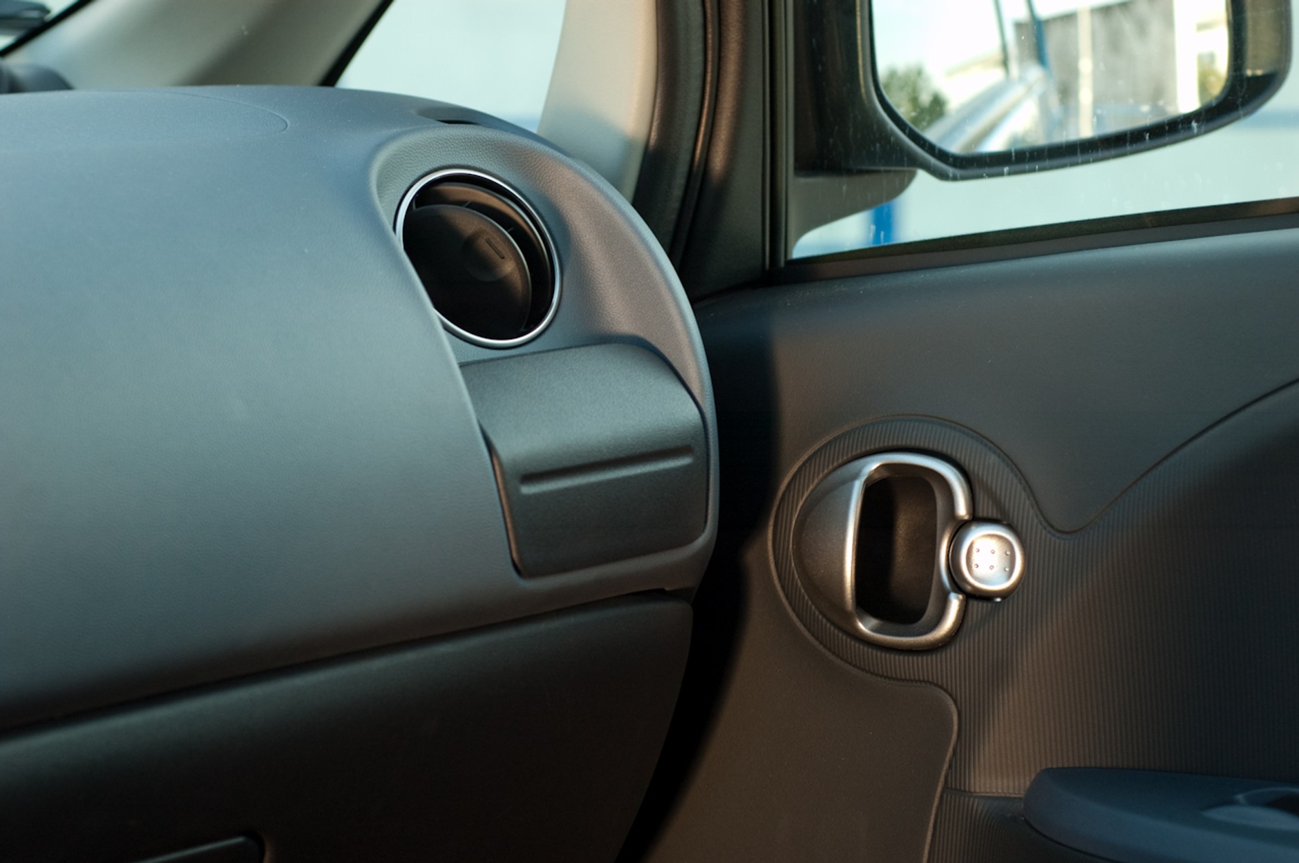 Peugeot iOn – uzależniony od elektryczności