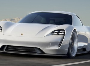 Porsche Mission E: elektryczne 600 KM i 3,5 s do „setki"