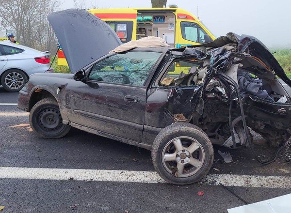 Jechał na samej feldze i uderzył w drzewo. Tragiczny wypadek na DK92