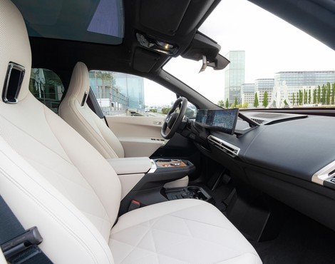 BMW iX
