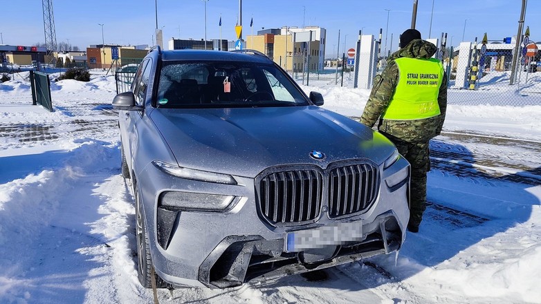BMW odzyskane na granicy z Białorusią. Samochód nie miał nawet zmienionych rejestracji po kradzieży