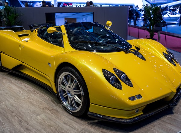 Pagani Zonda wylądowało w rowie pod Pragą. Będzie drogo!