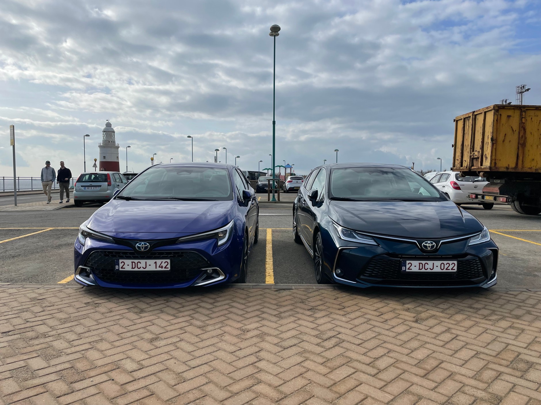 Toyota Corolla hatchback i sedan w Gibraltarze