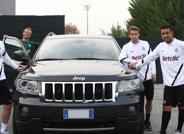 Piłkarze Juventusu otrzymali Jeepy