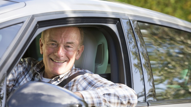 Senior za kierownicą