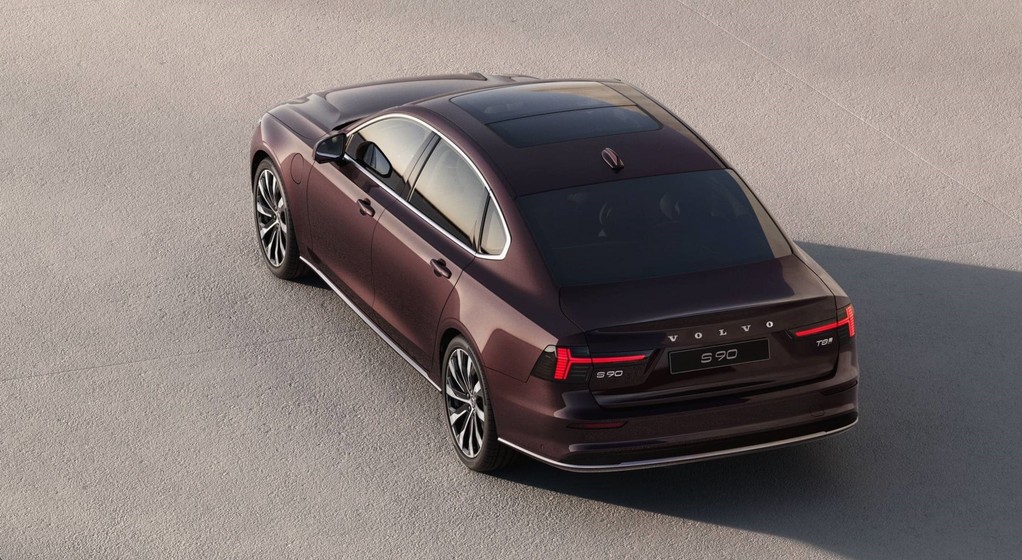 Spalinowe Volvo S90 przeszło głęboki lifting