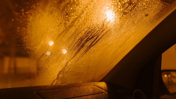 Oni o zaparowanych szybach wiedzą wszystko. Mają banalny trik