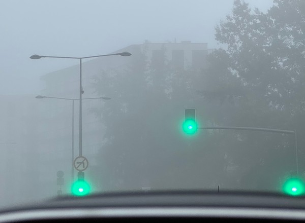 Zimą kierowcy zapominają, że funkcja świateł nie do końca działa. Przez to rodzą się problemy