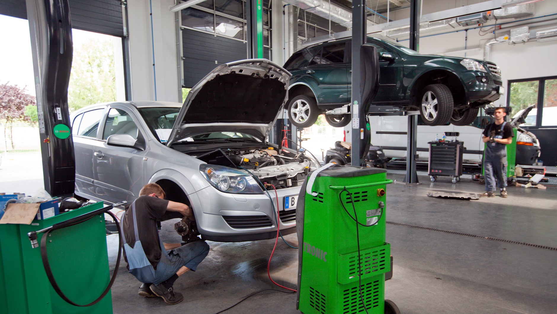 Wyposażenie warsztatów należących do sieci Bosch Car Service pozwala na kompleksową obsługę aut wszystkich marek.