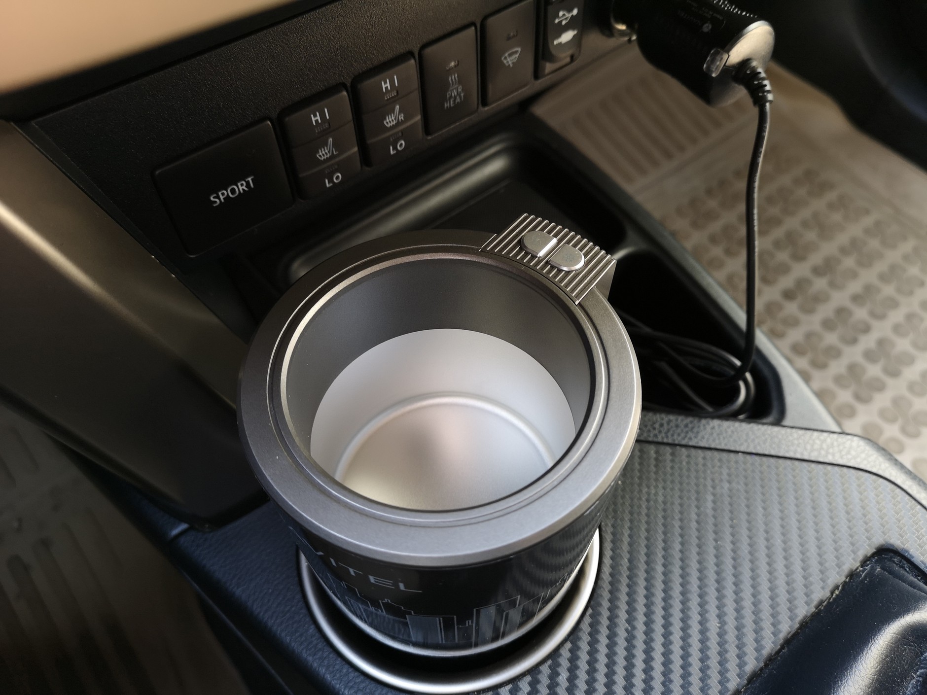 Navitel TC500 - podgrzewanie i chłodzenie napojów