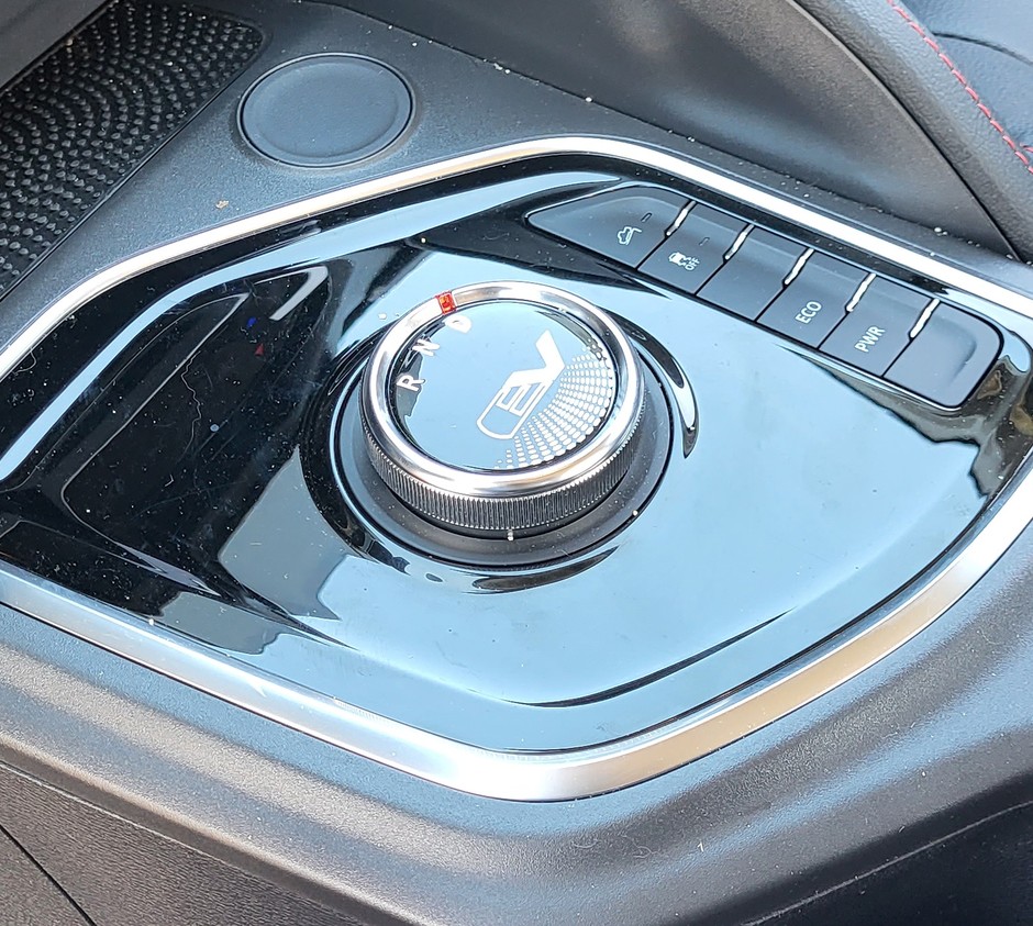 Maxus T90 EV: selektor trybu jazdy bez pozycji "P".