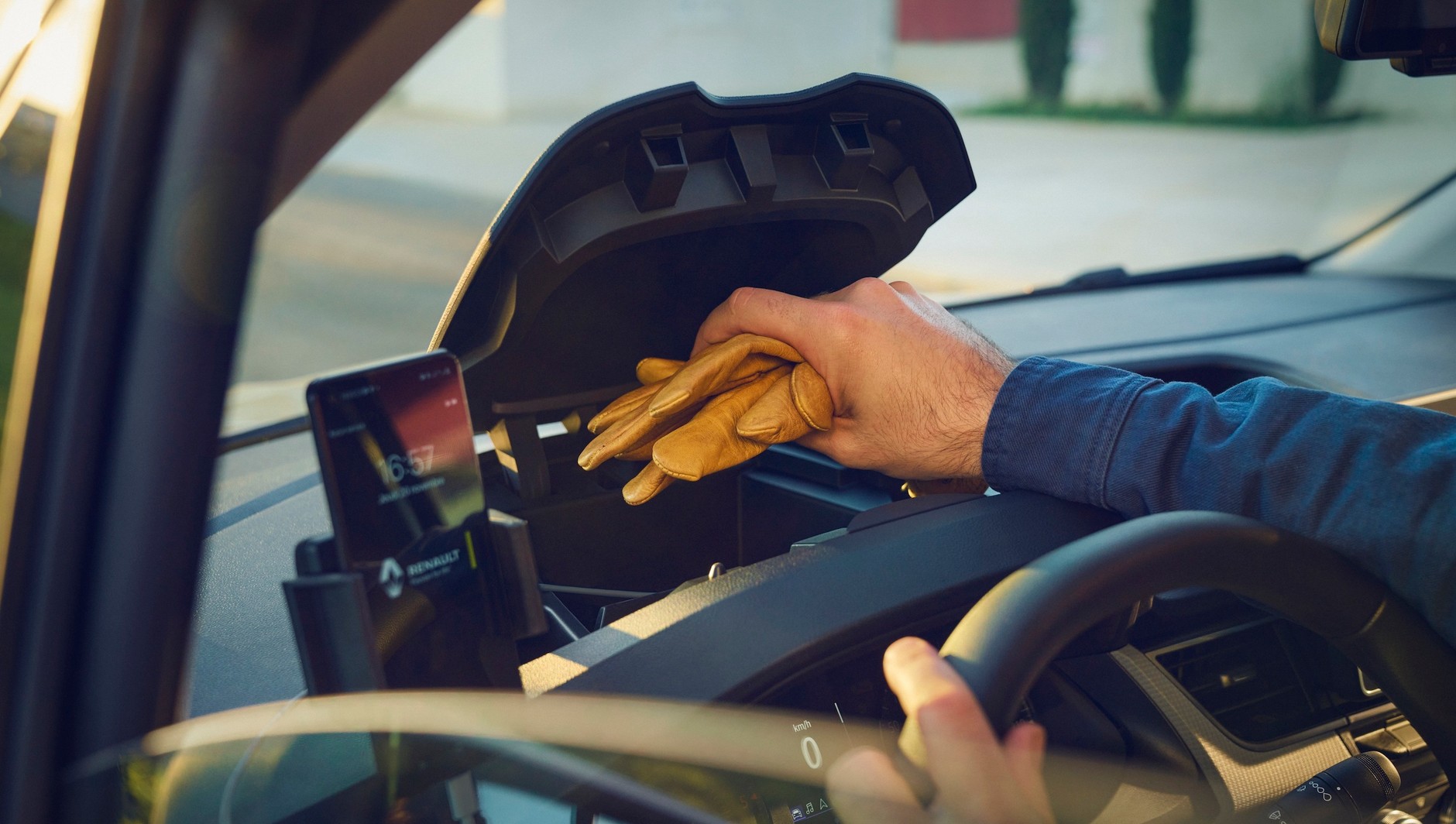 Renault Kangoo Van – bez przedniego słupka, ale za to drożej