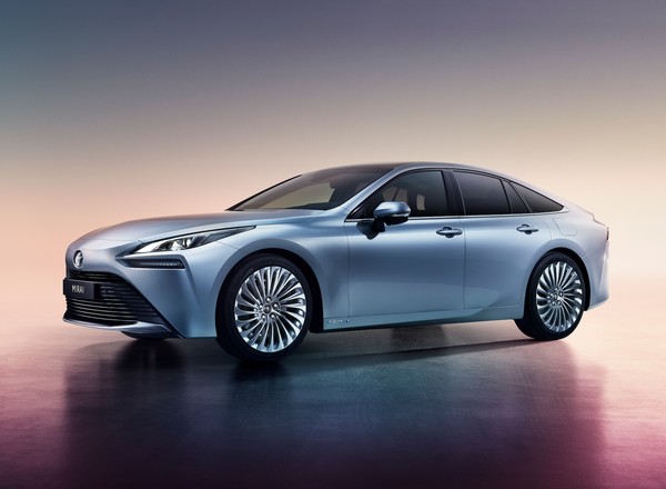 Toyota stawia na prąd z wodoru