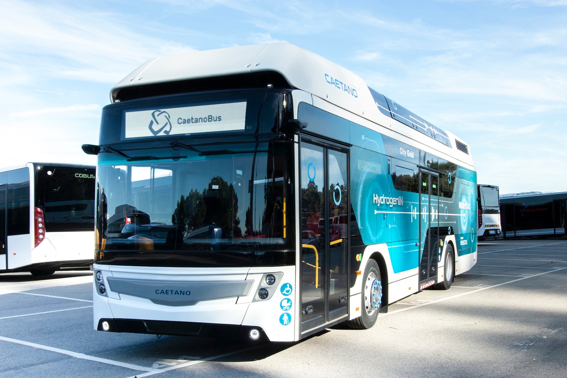 Toyota jest udziałowcem portugalskiego producenta autobusów, któremu dostarcza wodorowe ogniwa. Model H2.City Gold ma zasięg 400 km.