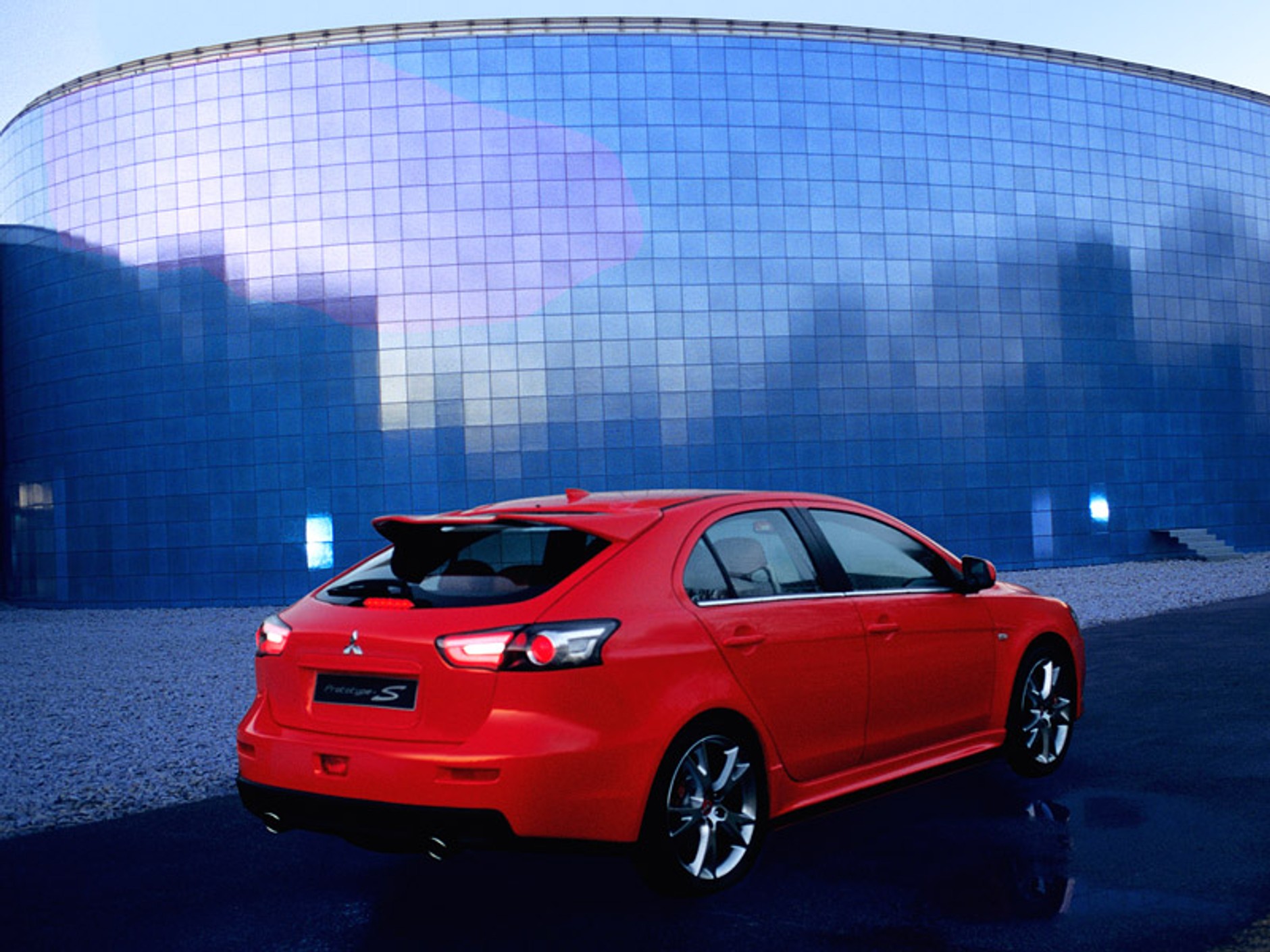 Mitsubishi: do salonów wkracza Lancer z silnikiem 1,8 (ceny w Polsce)