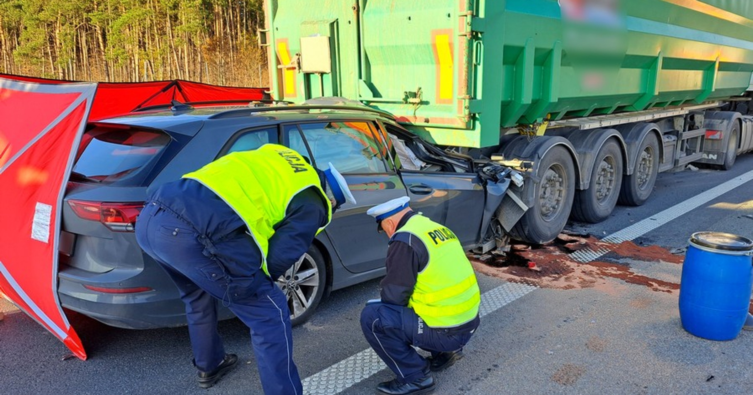 Tragiczny wypadek na autostradzie A1. Kierowca volkswagena nie żyje
