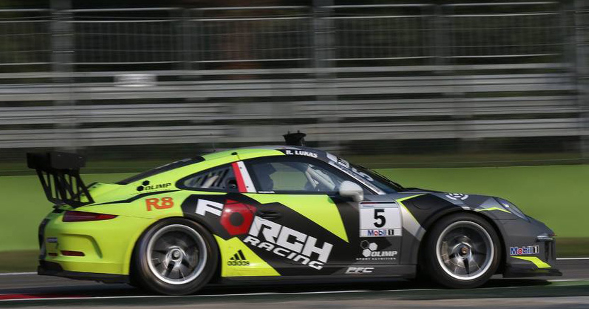 Robert Kubica w polskich barwach w Porsche 911 GT3 R