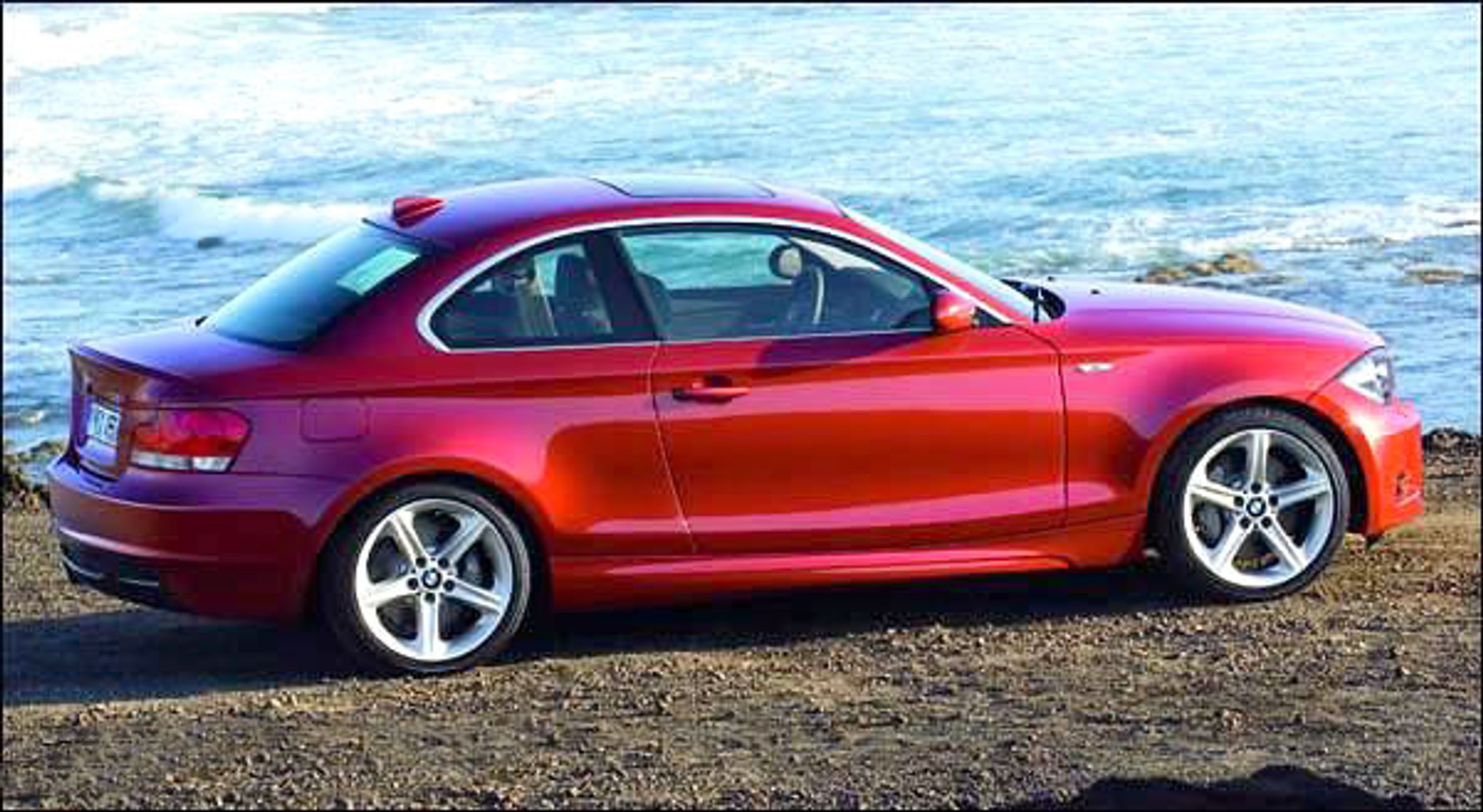 Nowe coupé BMW seria 1 - pierwsi zobaczyli Brytyjczycy (nowe fotografie)