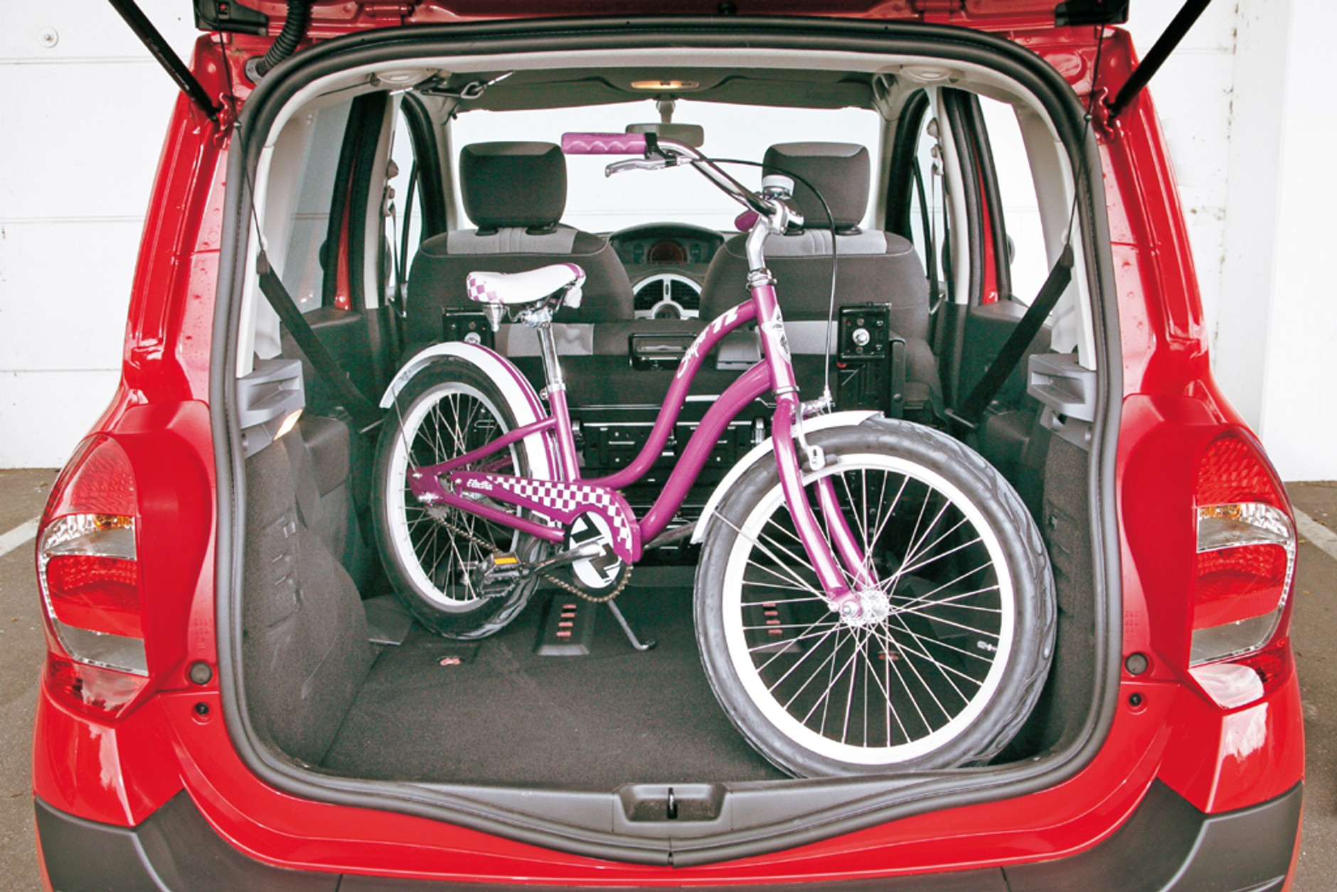 Zaskakująco funkcjonalne auta - Kia Soul kontra Citroen C3 Picasso, Honda Jazz, Renault Grand Modus i Skoda Roomster. Pudełka są teraz w modzie