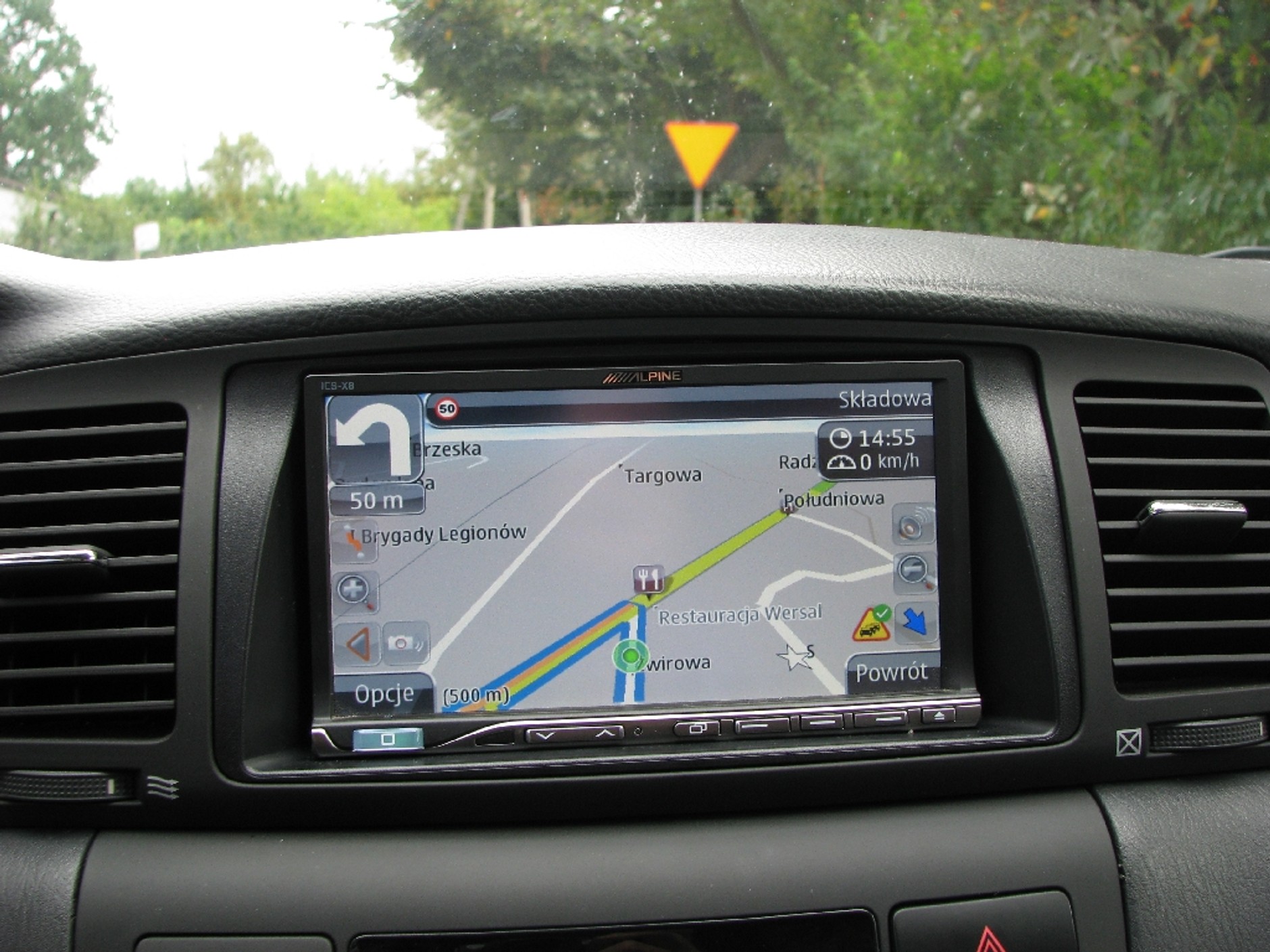 Czy można zamontować większe radio? 2 DIN zamiast 1 DIN