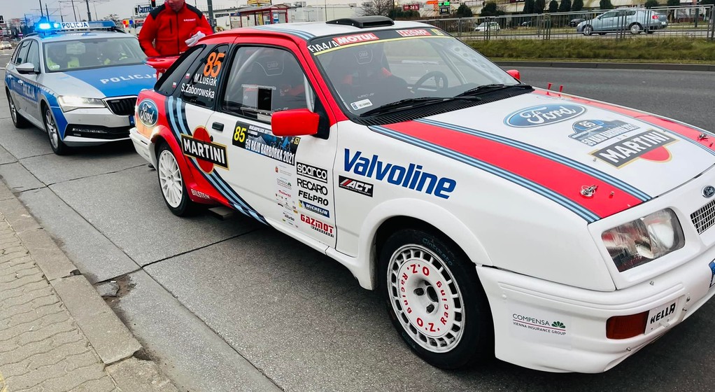 Ford Mercury zatrzymany podczas dojazdu do startu Rajdu Barbórka na Karowej