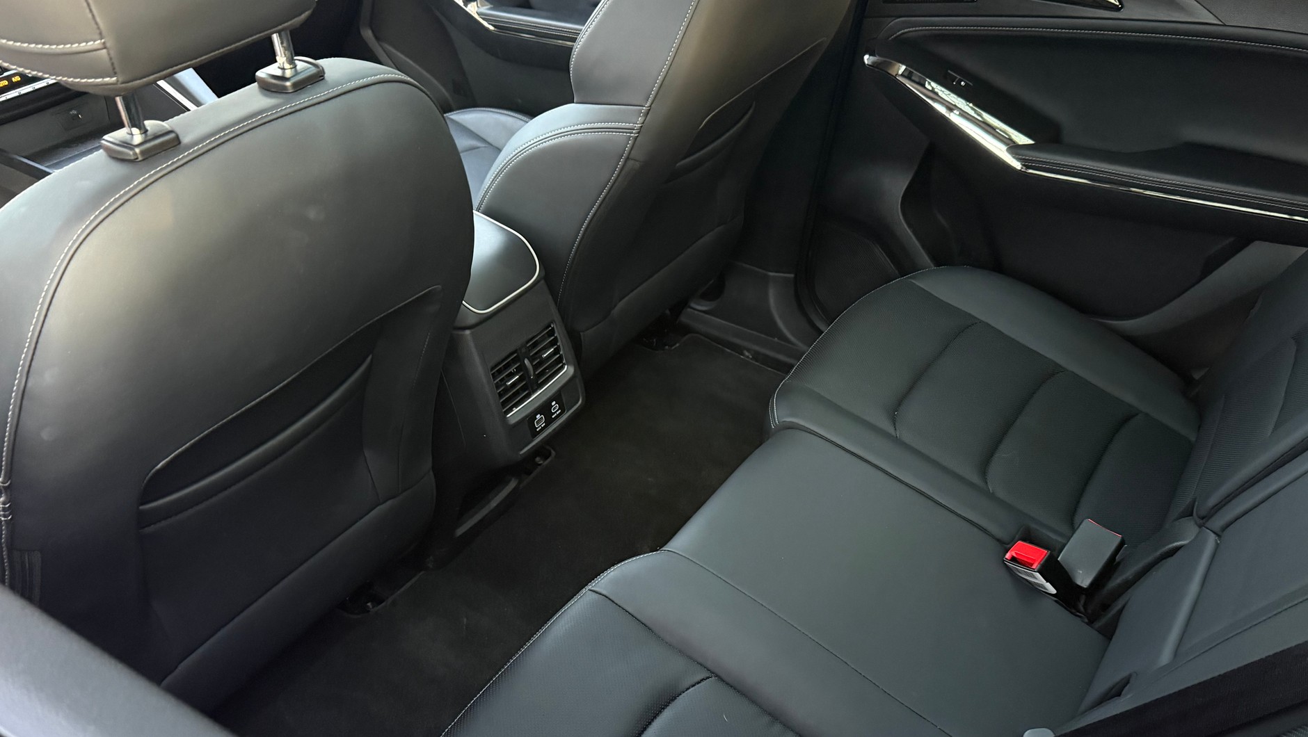 JAC JS8 Pro – miejsca w drugim rzędzie